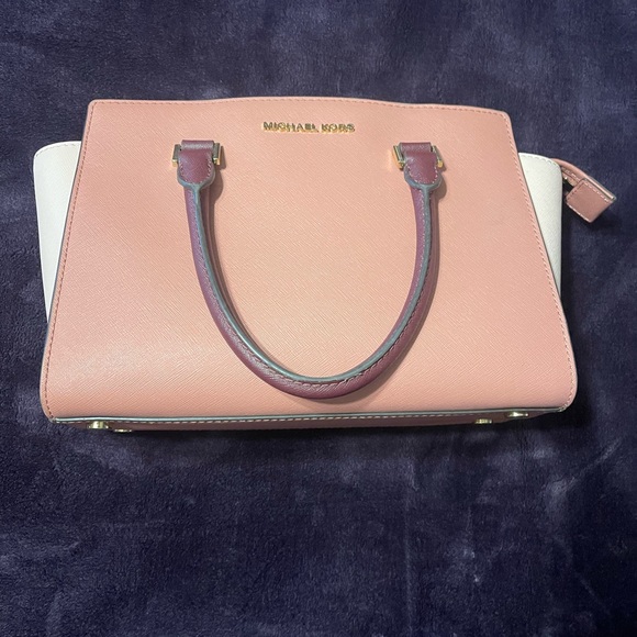 Michael Kors Saffiano Leather Crossbody w/Matchjng wallet - Picture 2 of 6